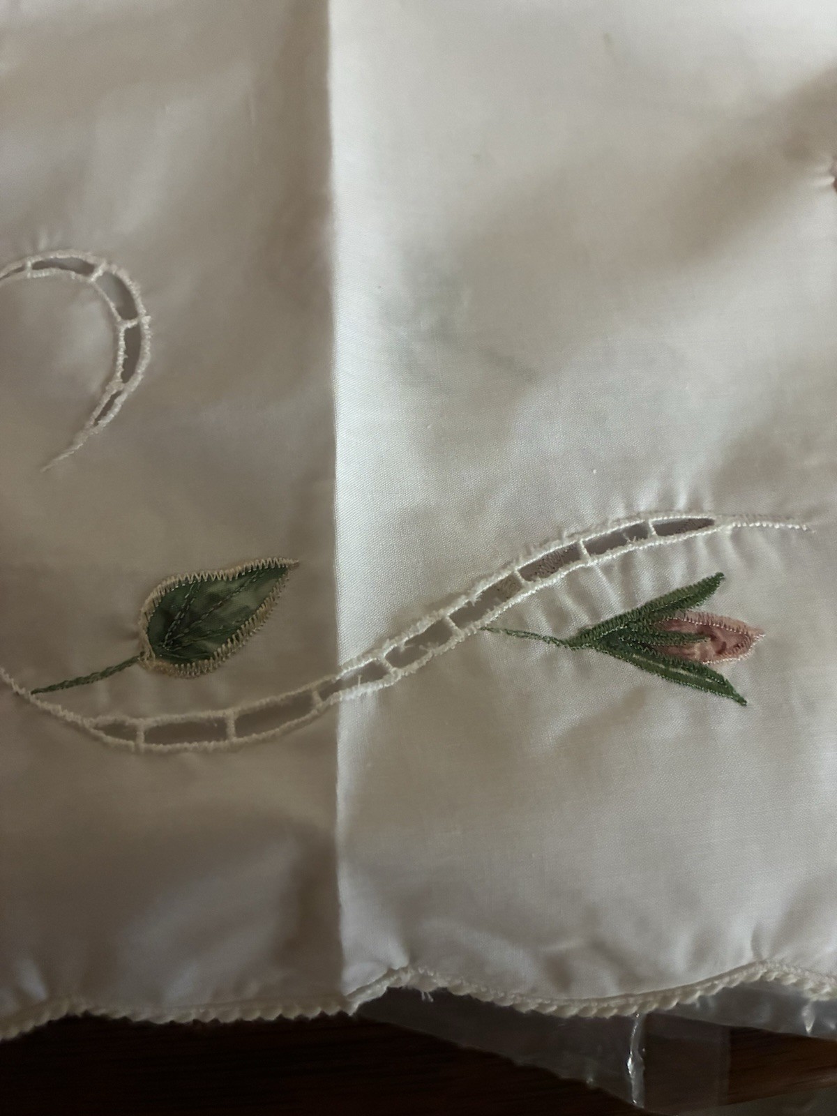 VTG White Window Valance With Floral Pattern Style Mandy purple and pink flowers