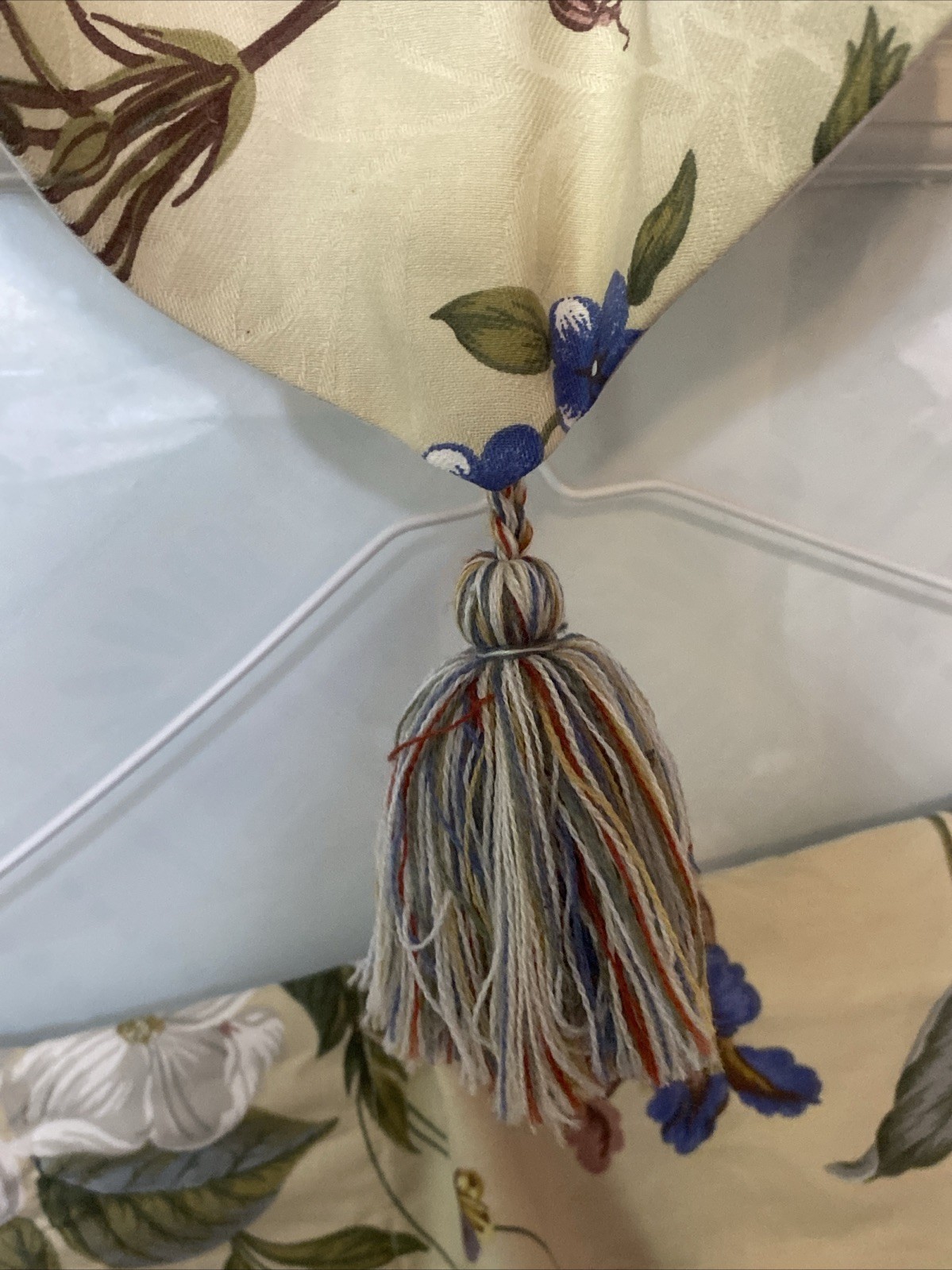 Waverly Williamsburg Magnolia Dogwood Valance Ascot w Tassel 52″ x 23″pair