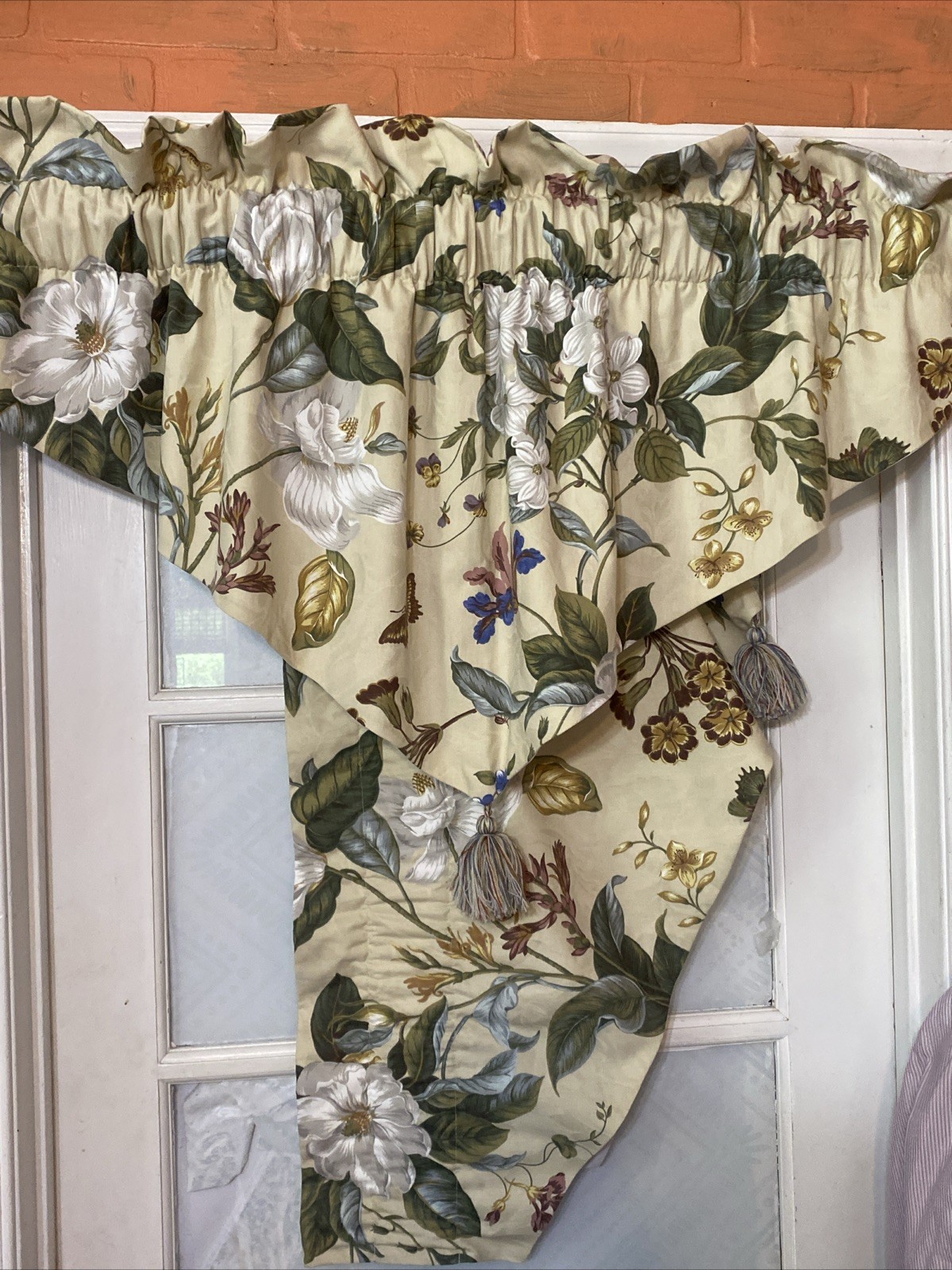 Waverly Williamsburg Magnolia Dogwood Valance Ascot w Tassel 52″ x 23″pair