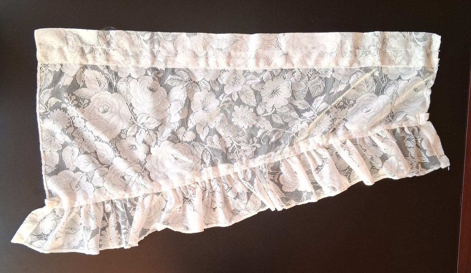 ROSE LACE SCALLOPED 2PC SWAG VALANCE SET Off White EUC 33 x 19 each Side