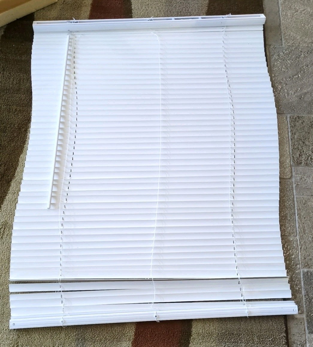 1 inch faux wood blind cordless White 33×45
