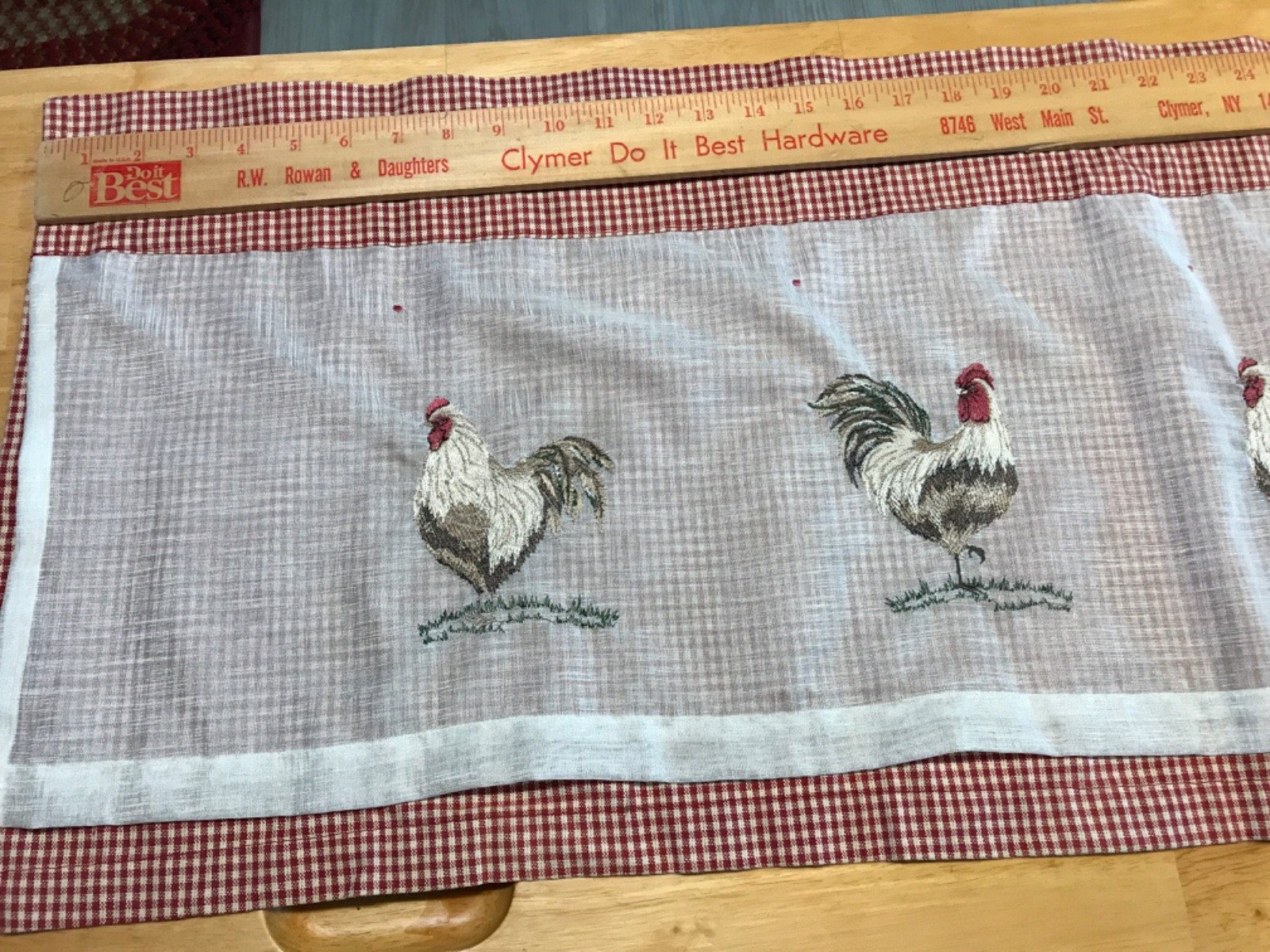 Vtg. Waverly Double Layer Valance 57″x15.5″ Sheer Embroidered Roosters……..g6