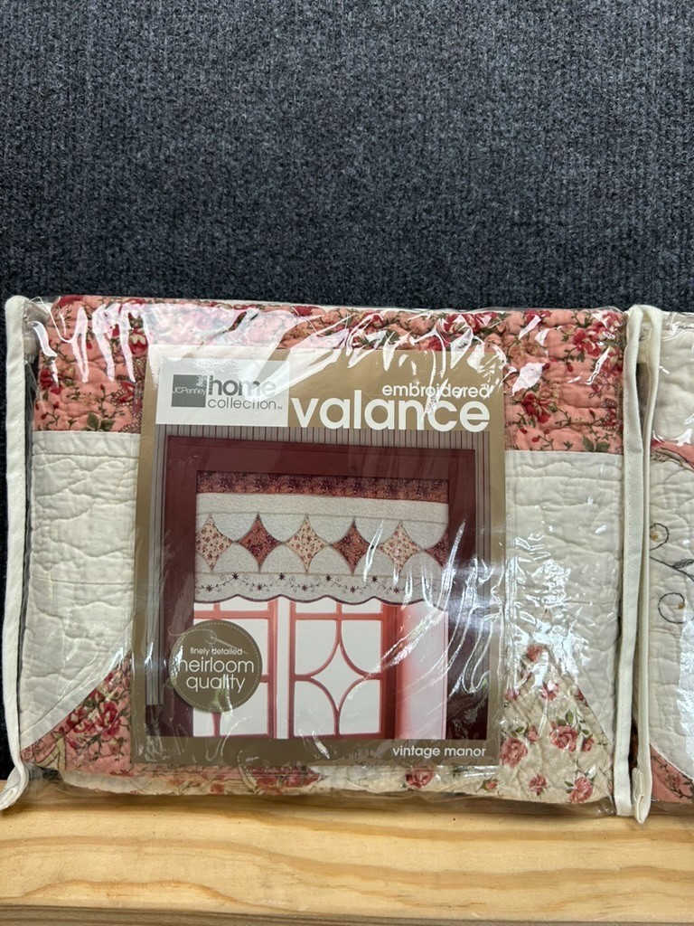 JCPenney Home Collection Quilted Embroidered Valance Vintage Manor 52×15 – Set
