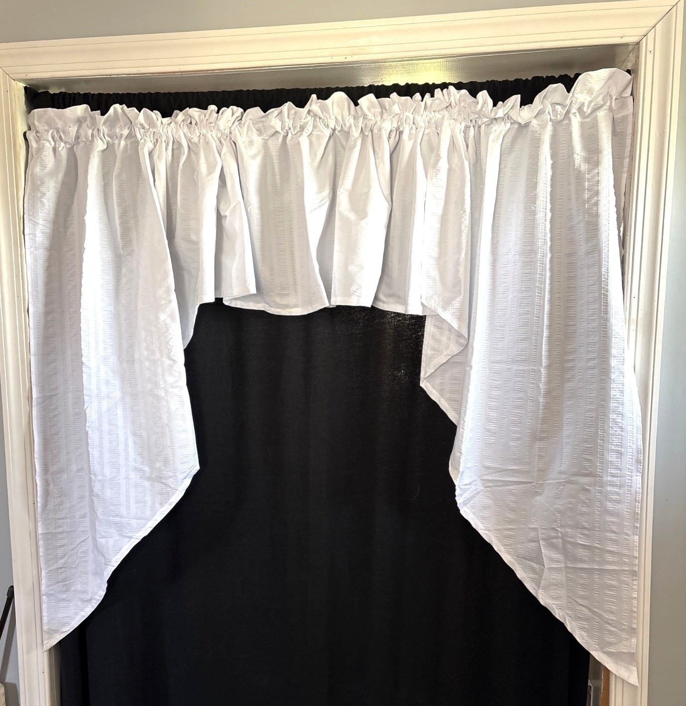White Window Swag & Valance Set Textured 3-Piece Curtains 28″x40″ & 56″x15″