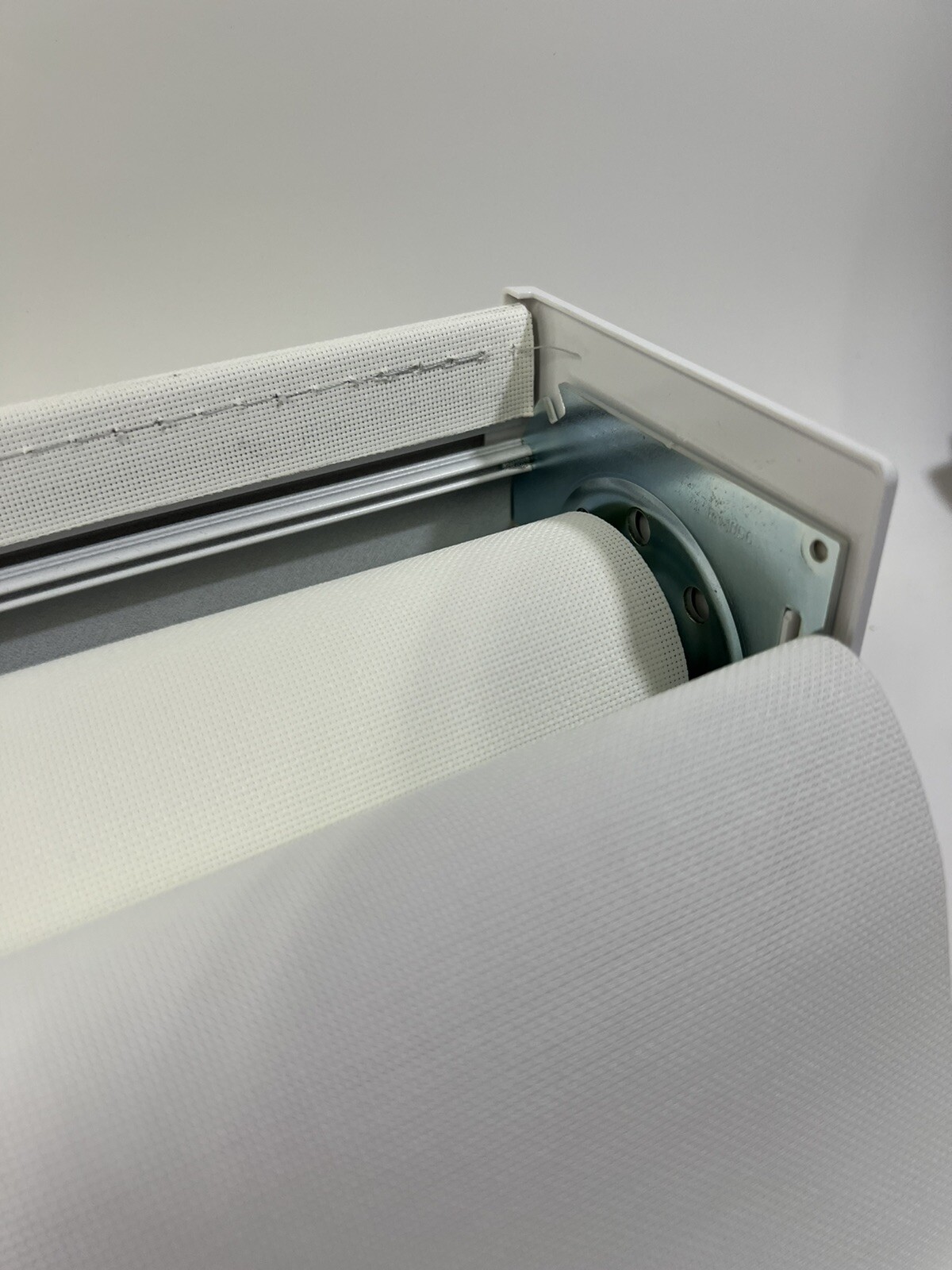 NEW Hunter Douglas Silhouette Window Shade White Size 27 7/8 x 70 1/8
