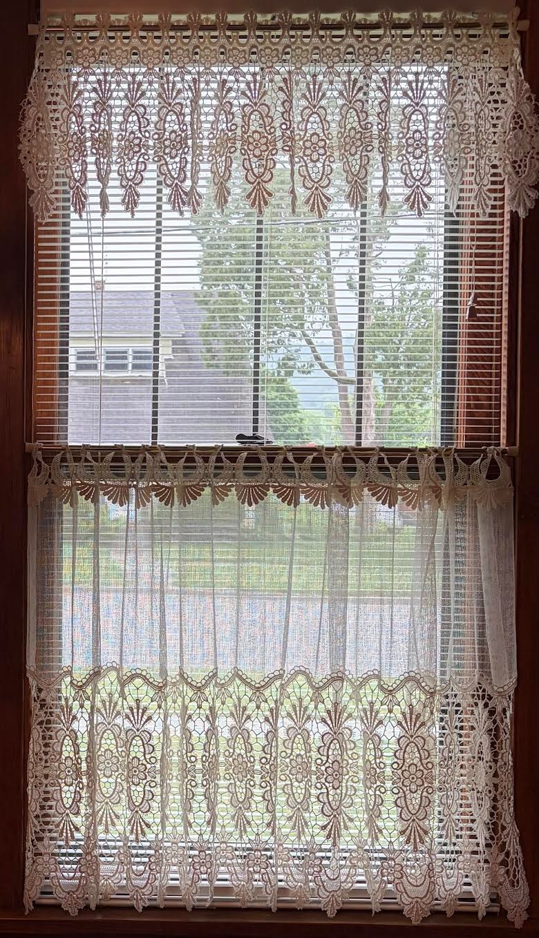 Imported Madallion Macrame Tier 29″ X 48″ & Valance 12″ x 48″ Ecru Set