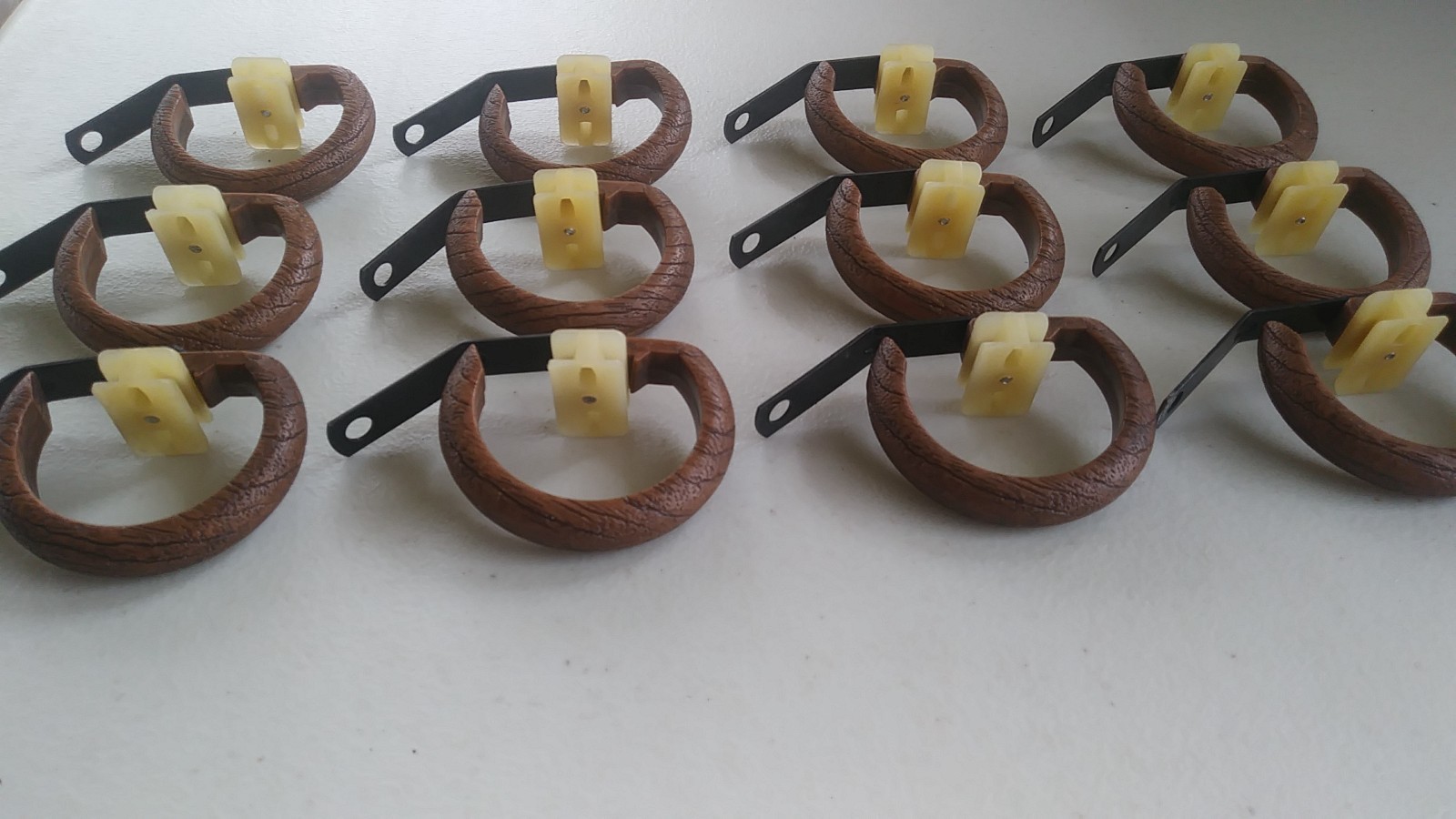 Vtg Kirsch 1 inch diameter traverse rod ring slides 55130B 85. Brown color. 471