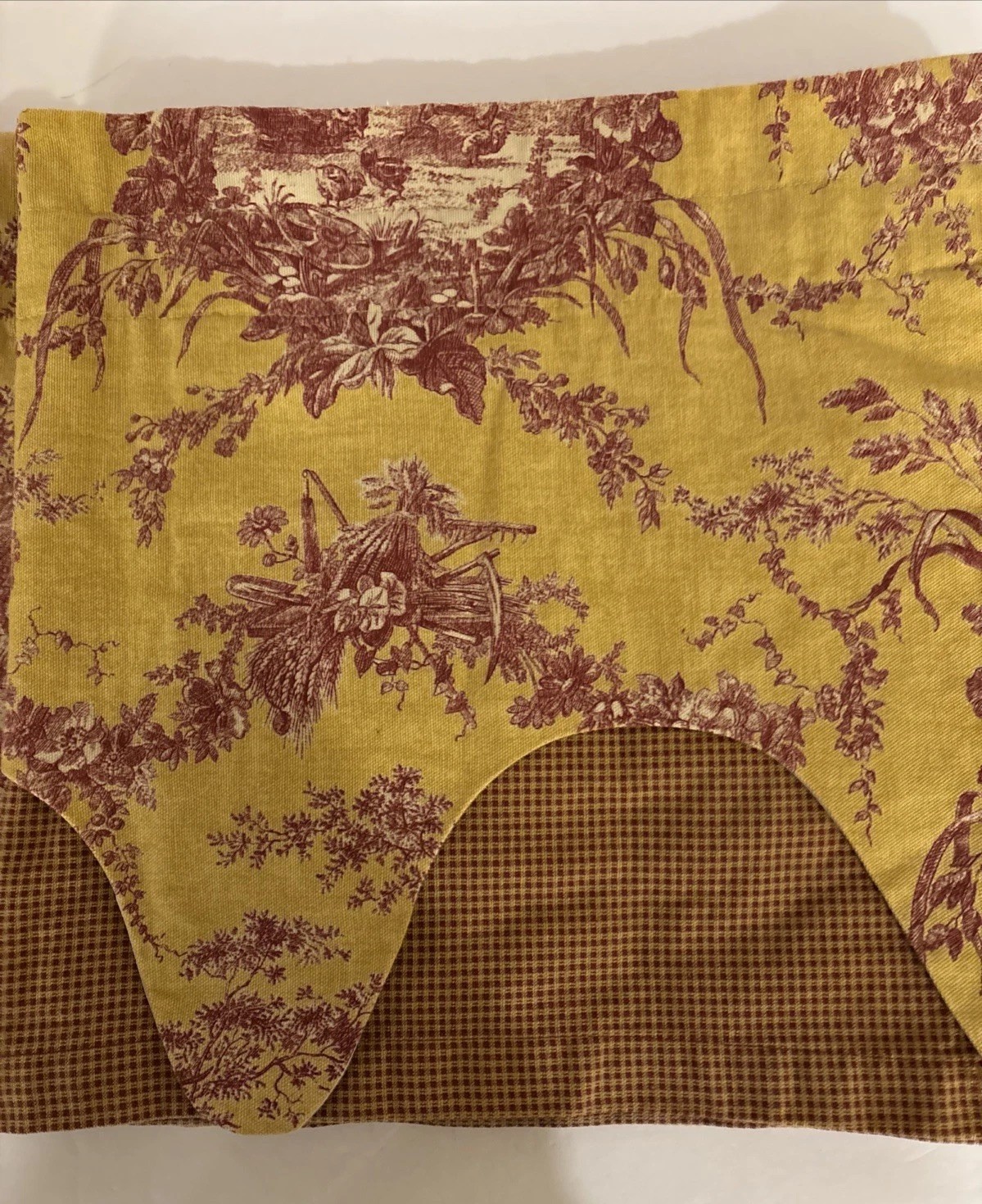 Vtg Waverly La Petite Ferme Spice Toile Valance Scalloped Tiered Rooster 51”x14”