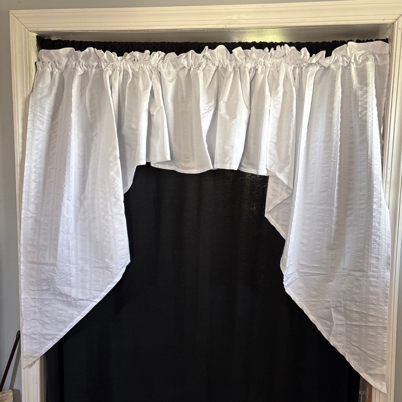 White Window Swag & Valance Set Textured 3-Piece Curtains 28″x40″ & 56″x15″
