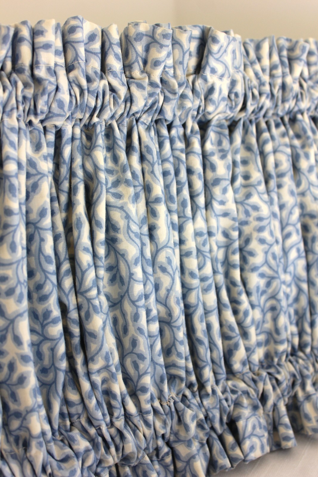 Custom Botanical Valance 150″ Blue & White Rose Hips Lined Dual Rod Pocket Vtg