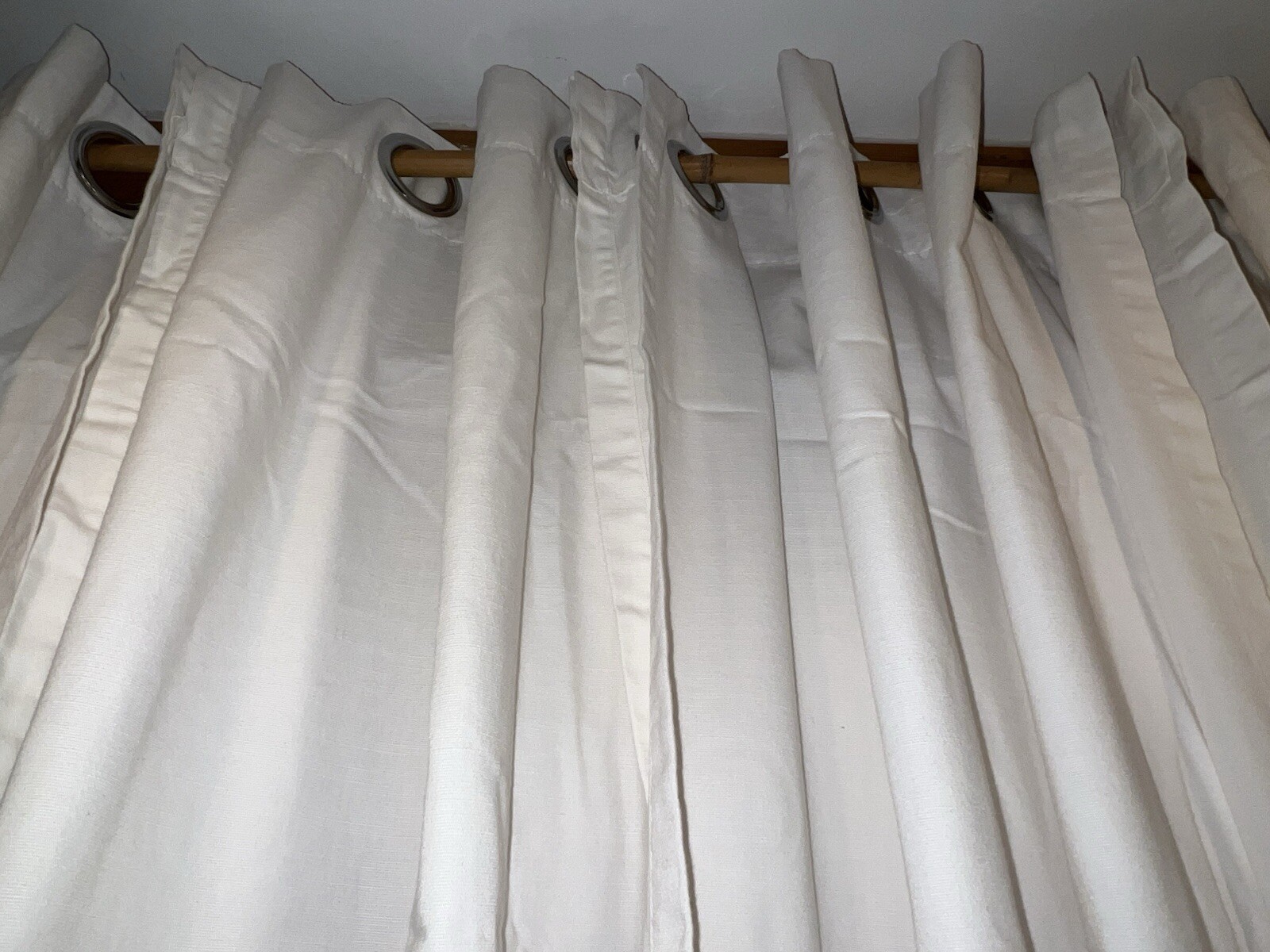 4 panels (2 pr) EUC white poly/cotton “Threshold” (Target brand) 81″Lx42″W each