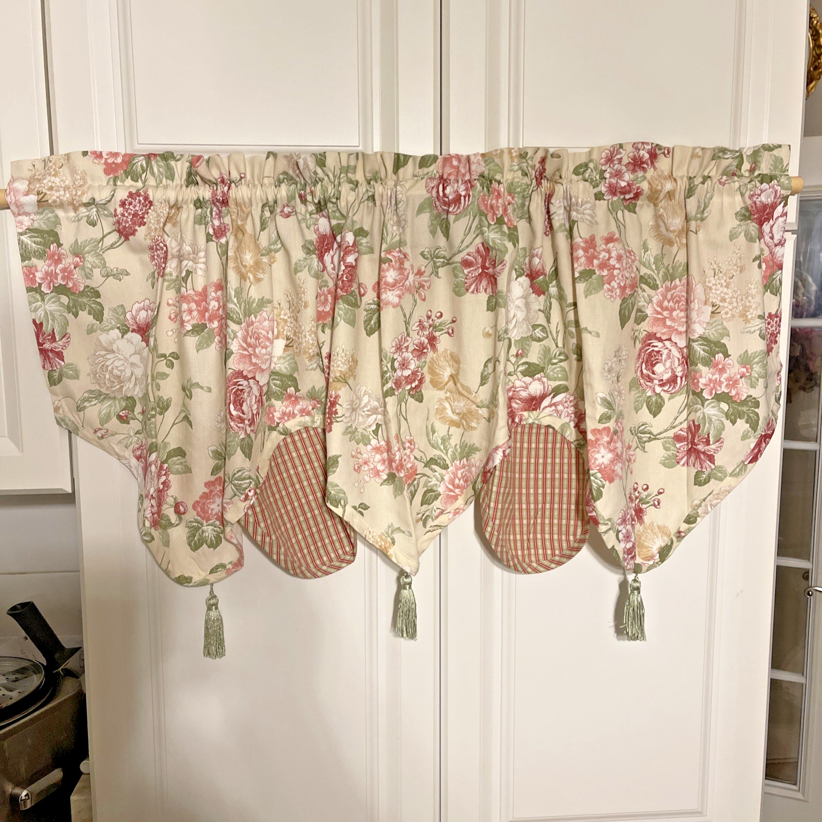 Country Farmhouse Floral Plaid Scalloped Valances W/Tassels 60×20 Rose and Mint