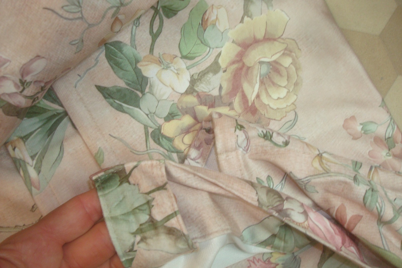NWT Callisto Home Window Panel Curtains 2 pc Floral Scroll Lt Blush 38 x 96″ lg