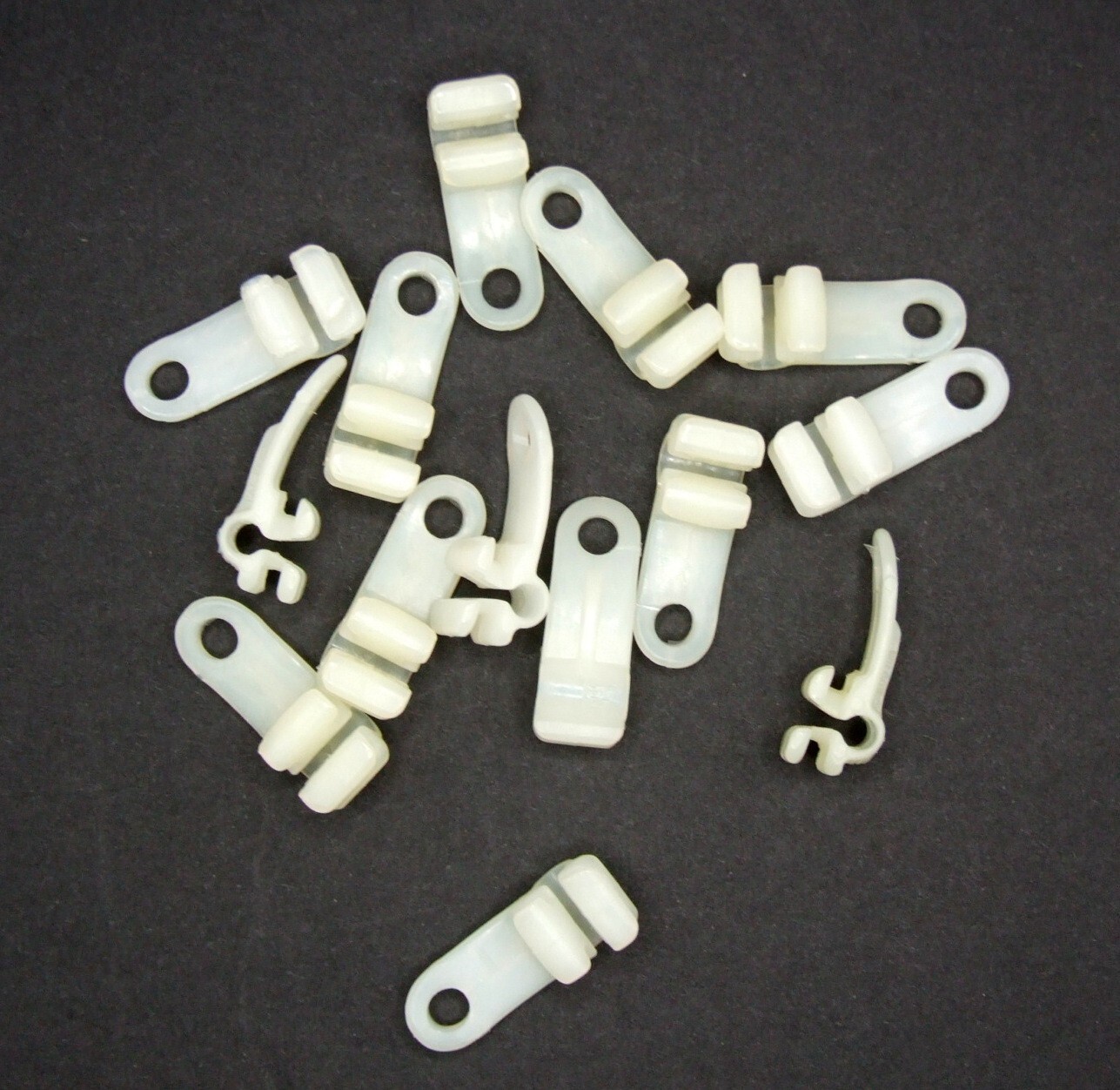 Kirsch 9411.025 Replacement Slides for Empire Traverse Rod 14 Pack