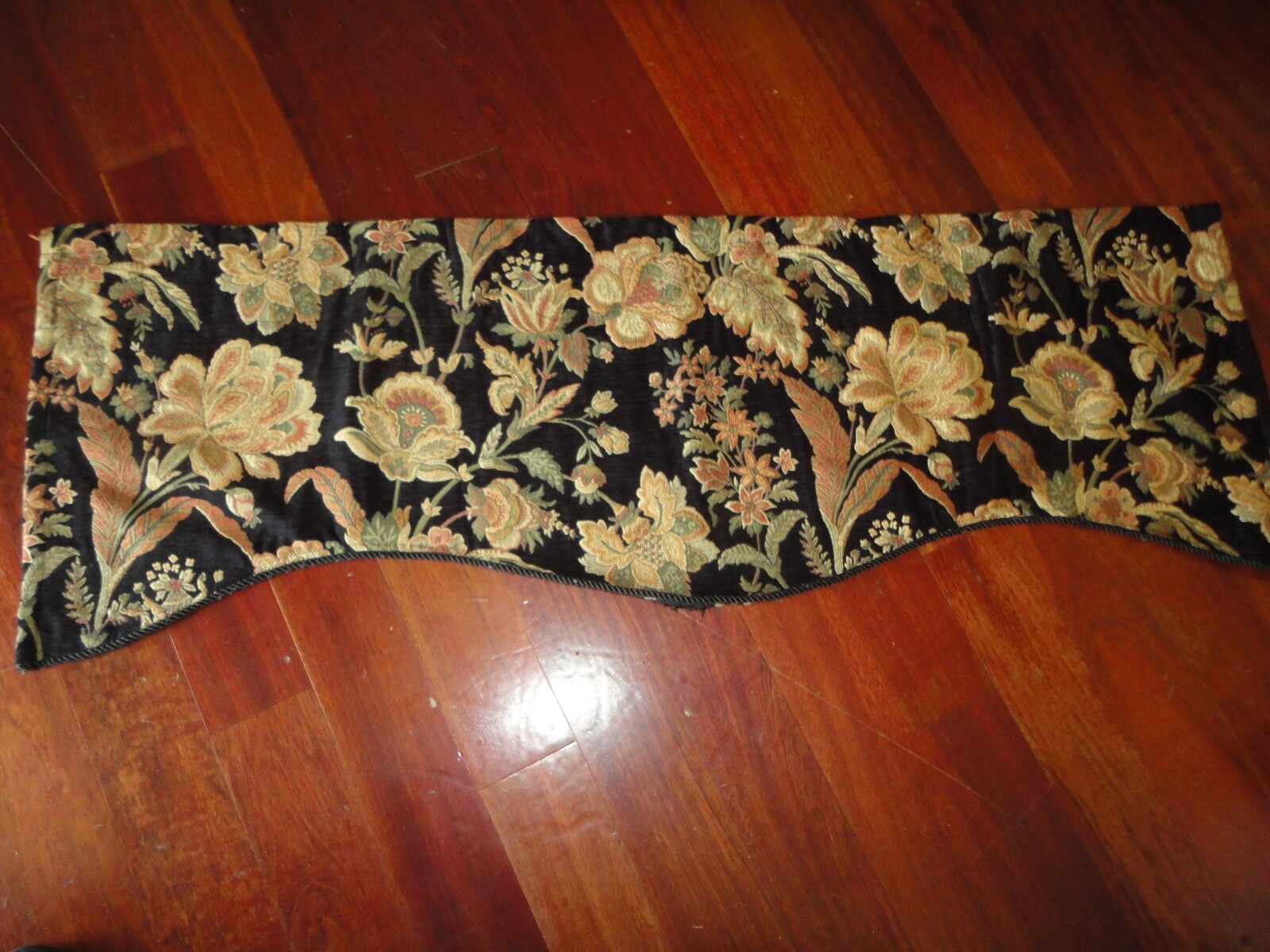 TWILL & BIRCH BLACK TERRACOTTA GOLD FLORAL CHENILLE (1) SCALLOPED VALANCE 18X52