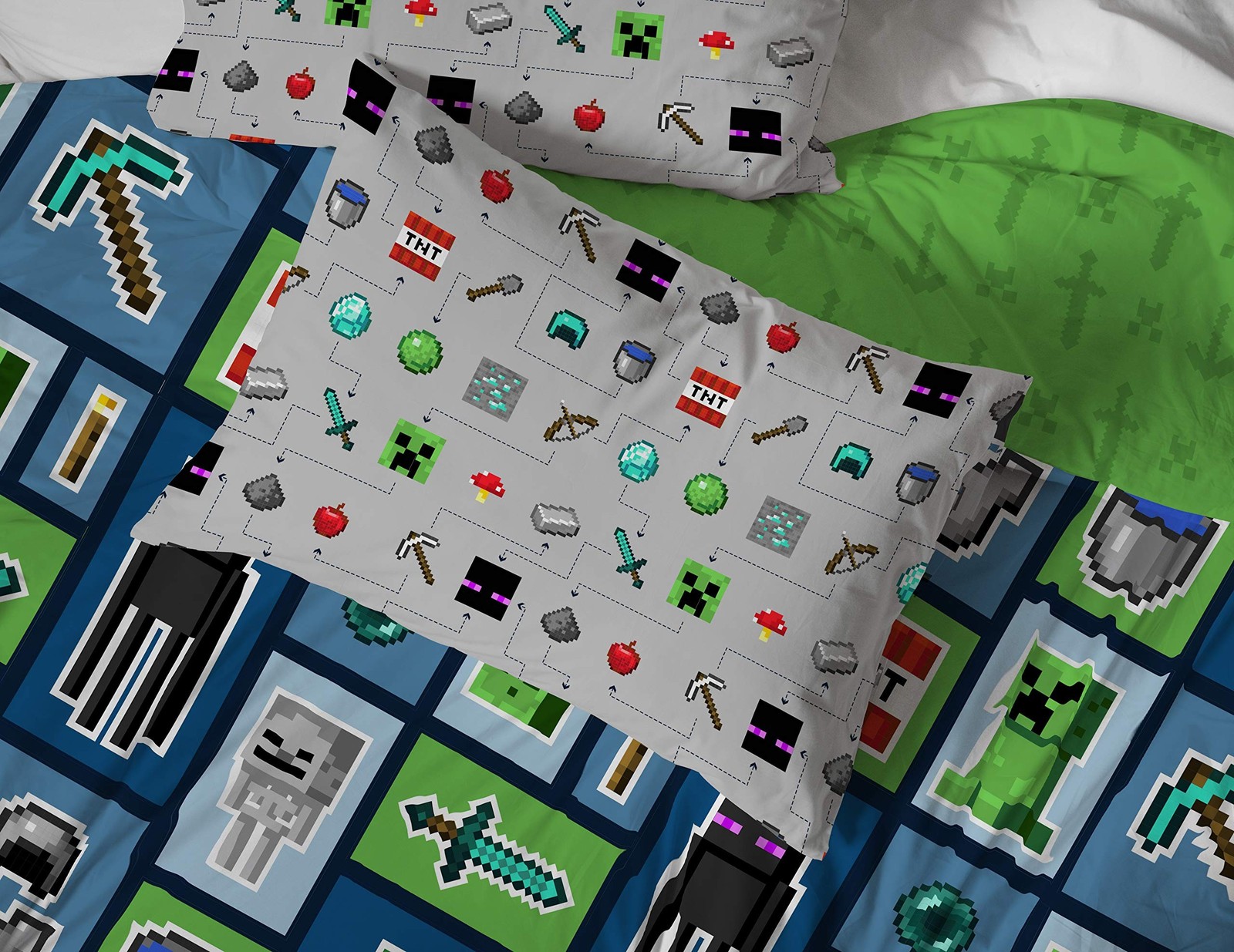 Jay Franco Minecraft Monster Hunters 5 Piece Full Bed Set – Includes Reversib…