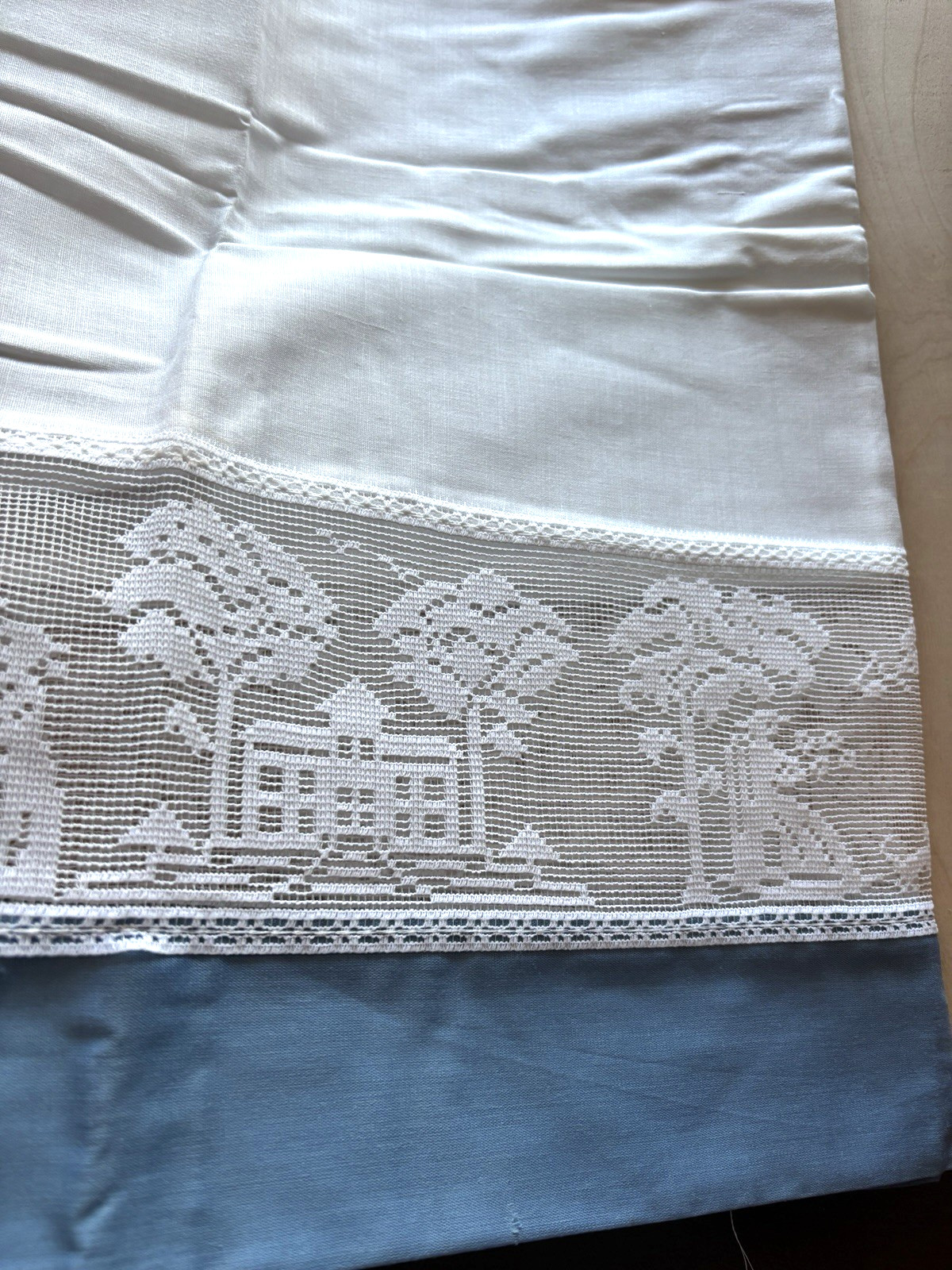 Vintage 1980s Curtain Tier Pair Lace White Blue New 52″ x 24″ Cottage House Tree