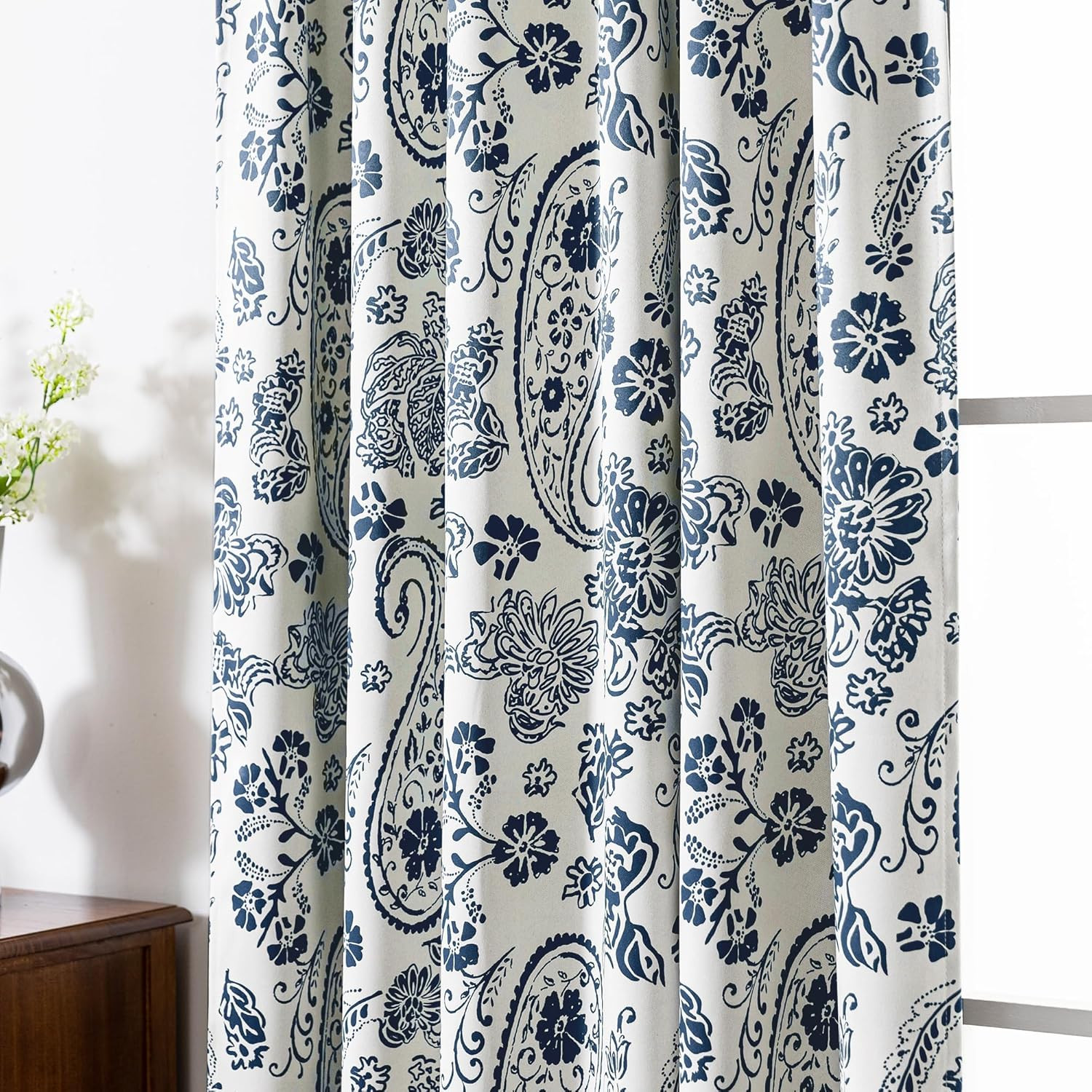 Elegant Floral Paisley Blackout Curtains for Stylish Privacy and Light Control