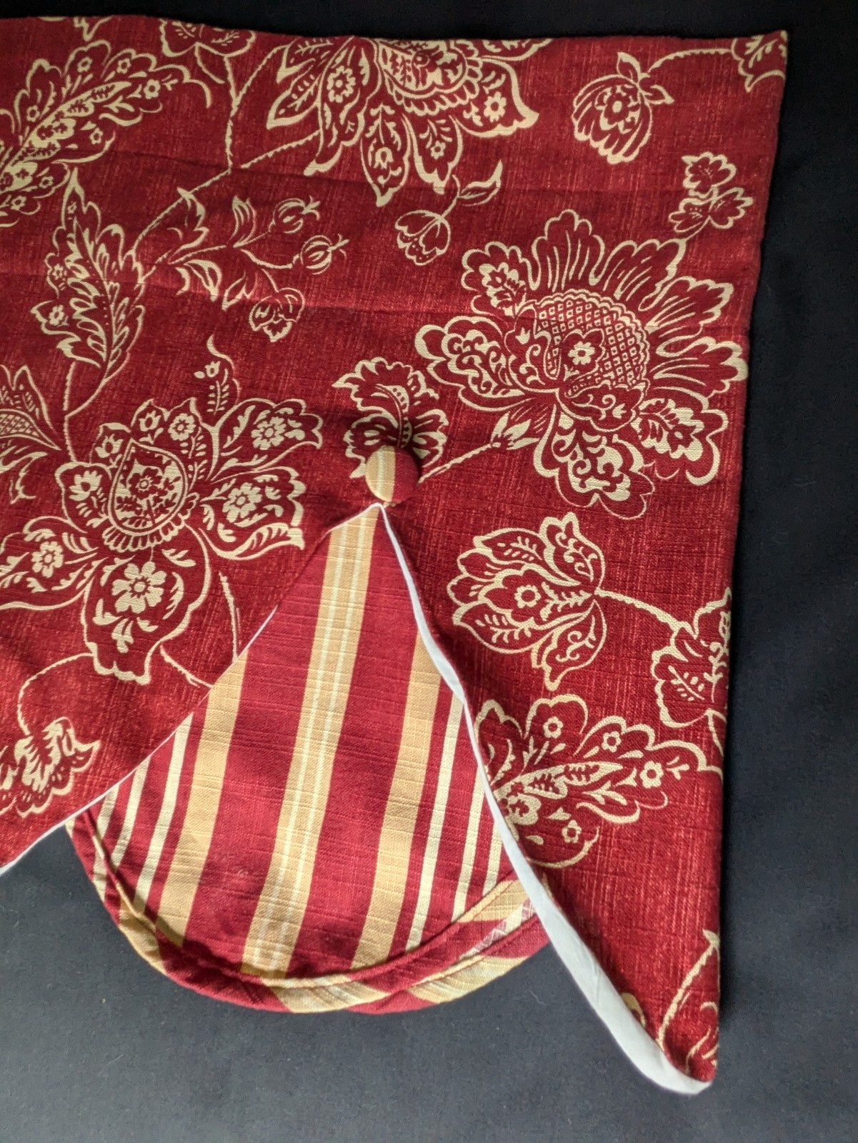 NEW Waverly Williamsburg Everad Damask Ruby Peek A Boo Valance Red Gold 54 x 16