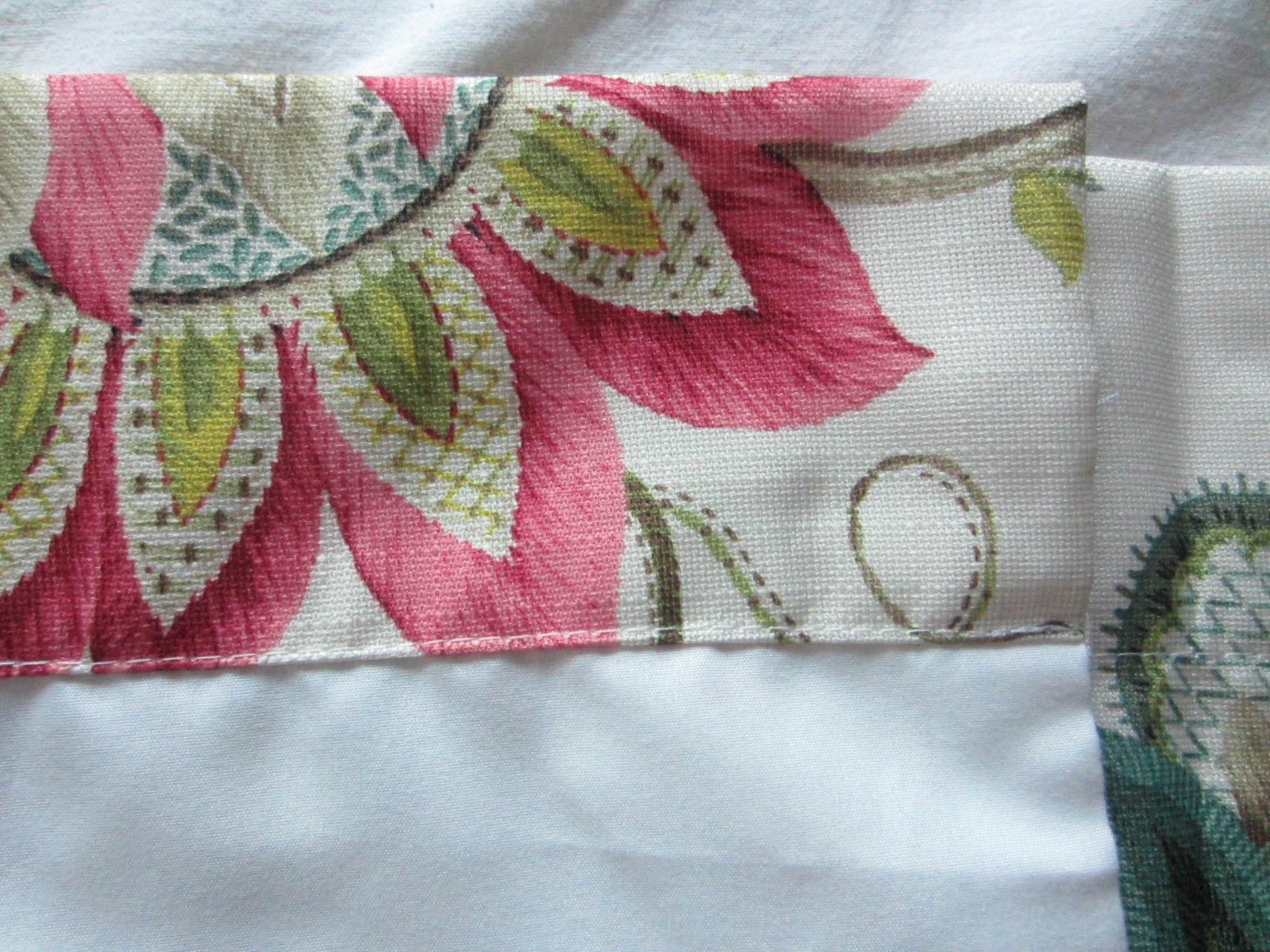One Scalloped Valance Regency Program RN20739 Lined Floral 70″ x 17″ Cording