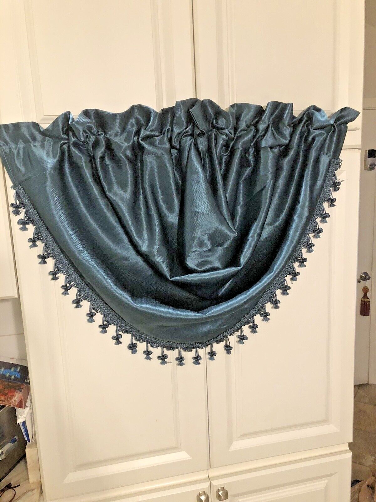 Royal Velvet Hilton Waterfall Rod Pocket Valance 58 W x 38 L PEACOCK COLOR