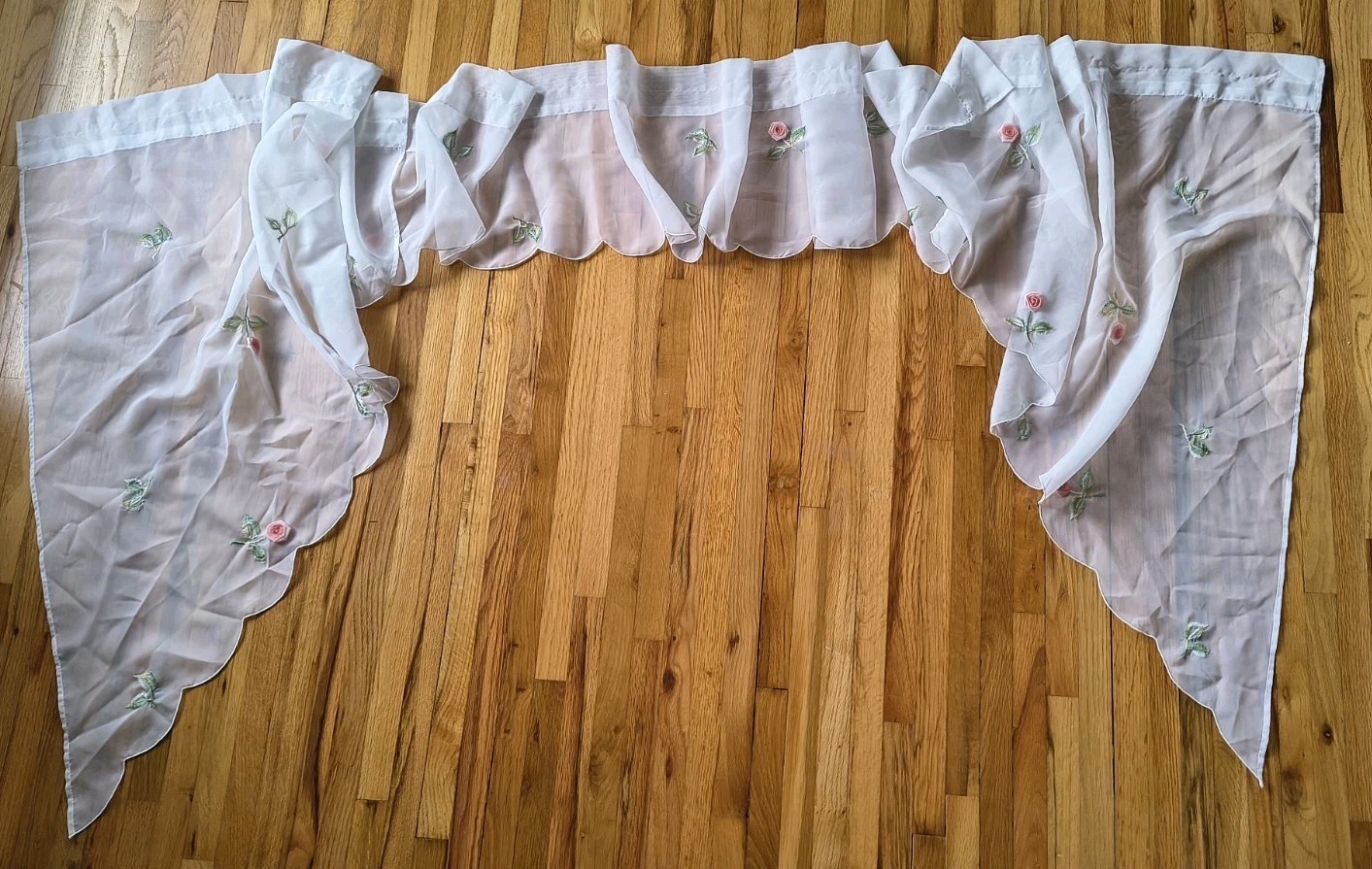 Vtg Peek-A-Bloom Sheer Organza Scarf Valance Embroidered Pink Roses Scalloped