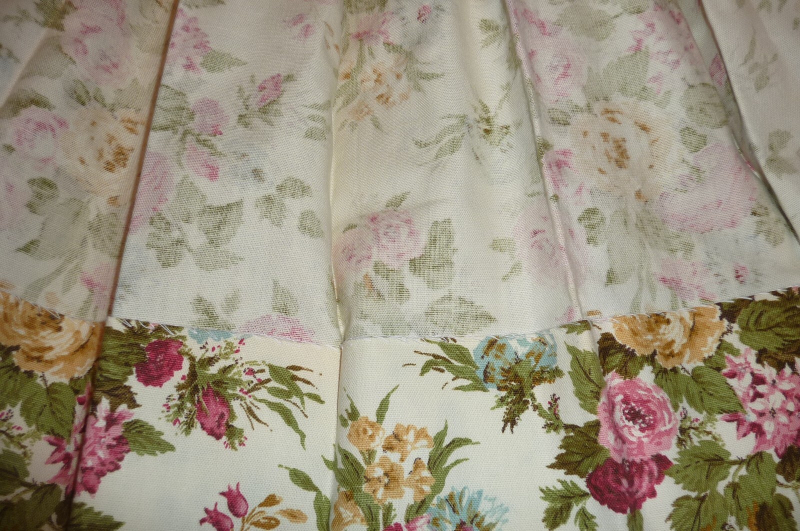 Pleated curtain panel white Pink floral Top 17″ Bottom 44″ Length 23″ 5 pleats